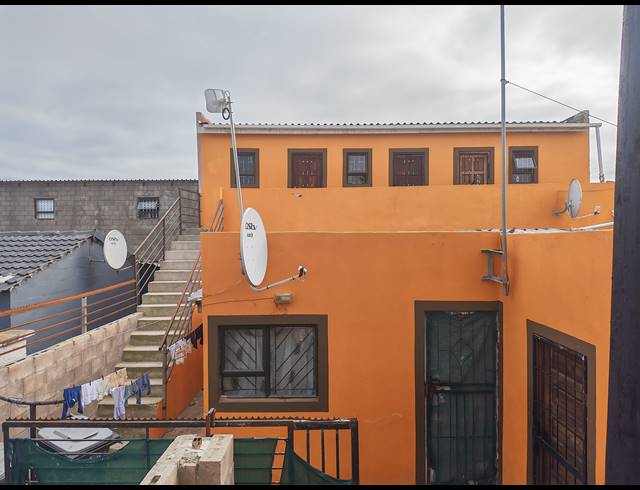 9 BEDROOM HOUSE FOR SALE IN NOMZAMO